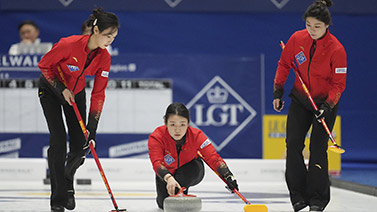 的合作中展 的合作中展